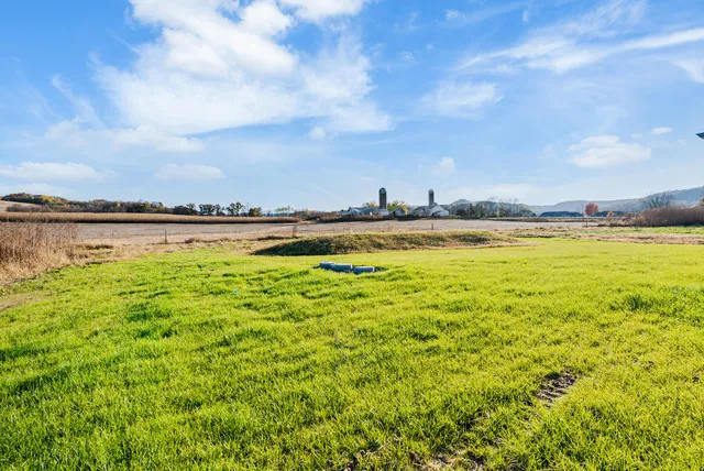 $689,900 | W4051 Twin Creeks Road, La Crosse, WI 54601