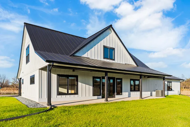 $689,900 | W4051 Twin Creeks Road, La Crosse, WI 54601