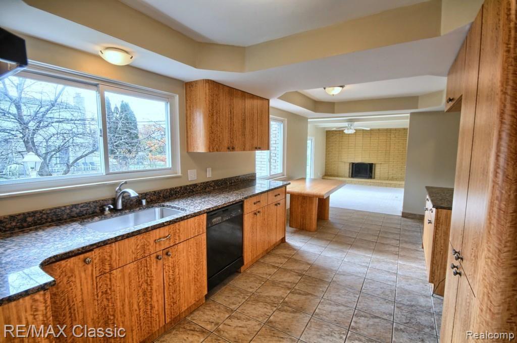 17529 West Thirteen Mile Road Southfield, MI 48076 - Photo 11 of 34 Kitchen 2nd View.jpg