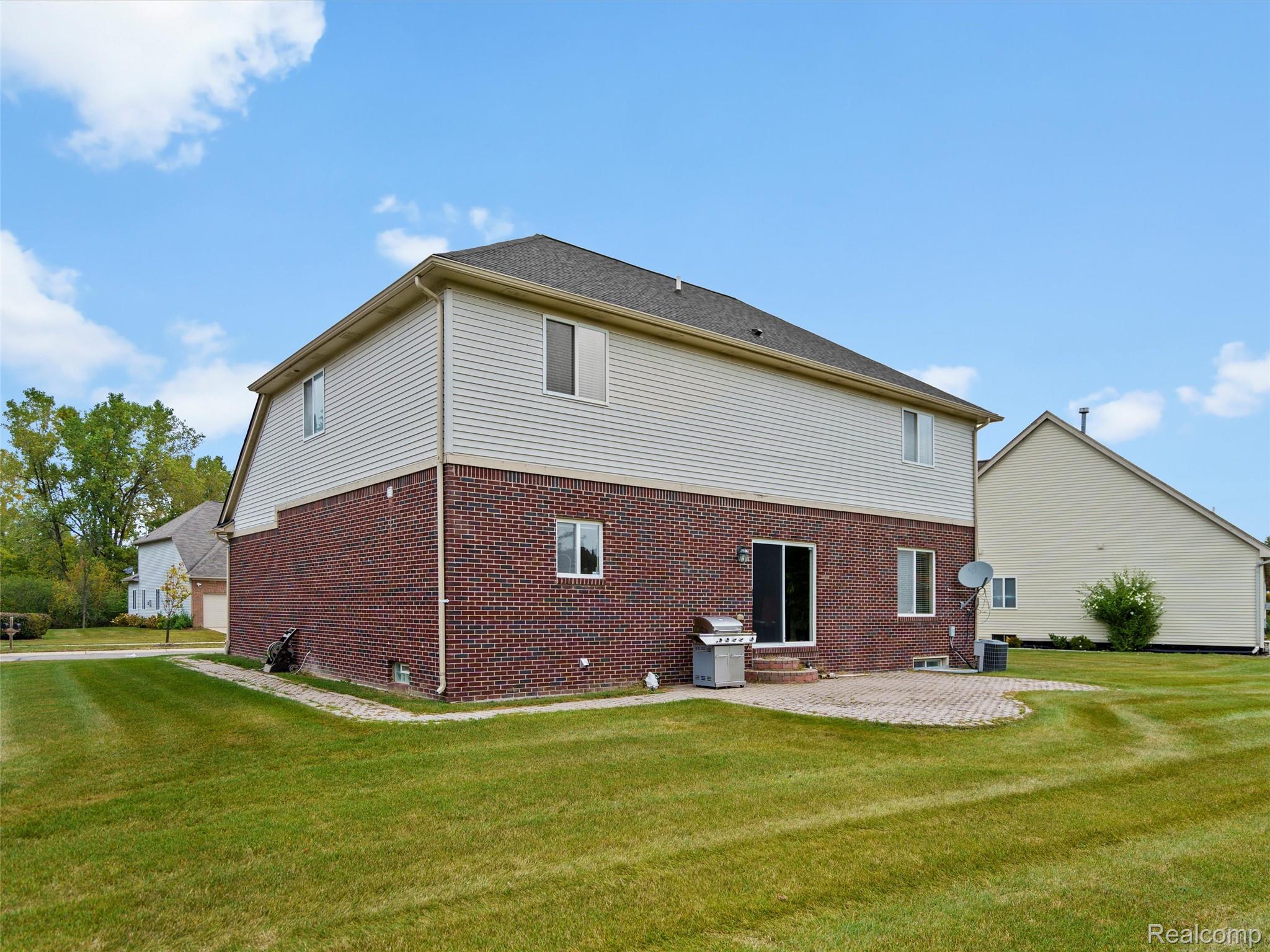 2179 Lagoon Drive Rochester, MI 48309 - Photo 39 of 41