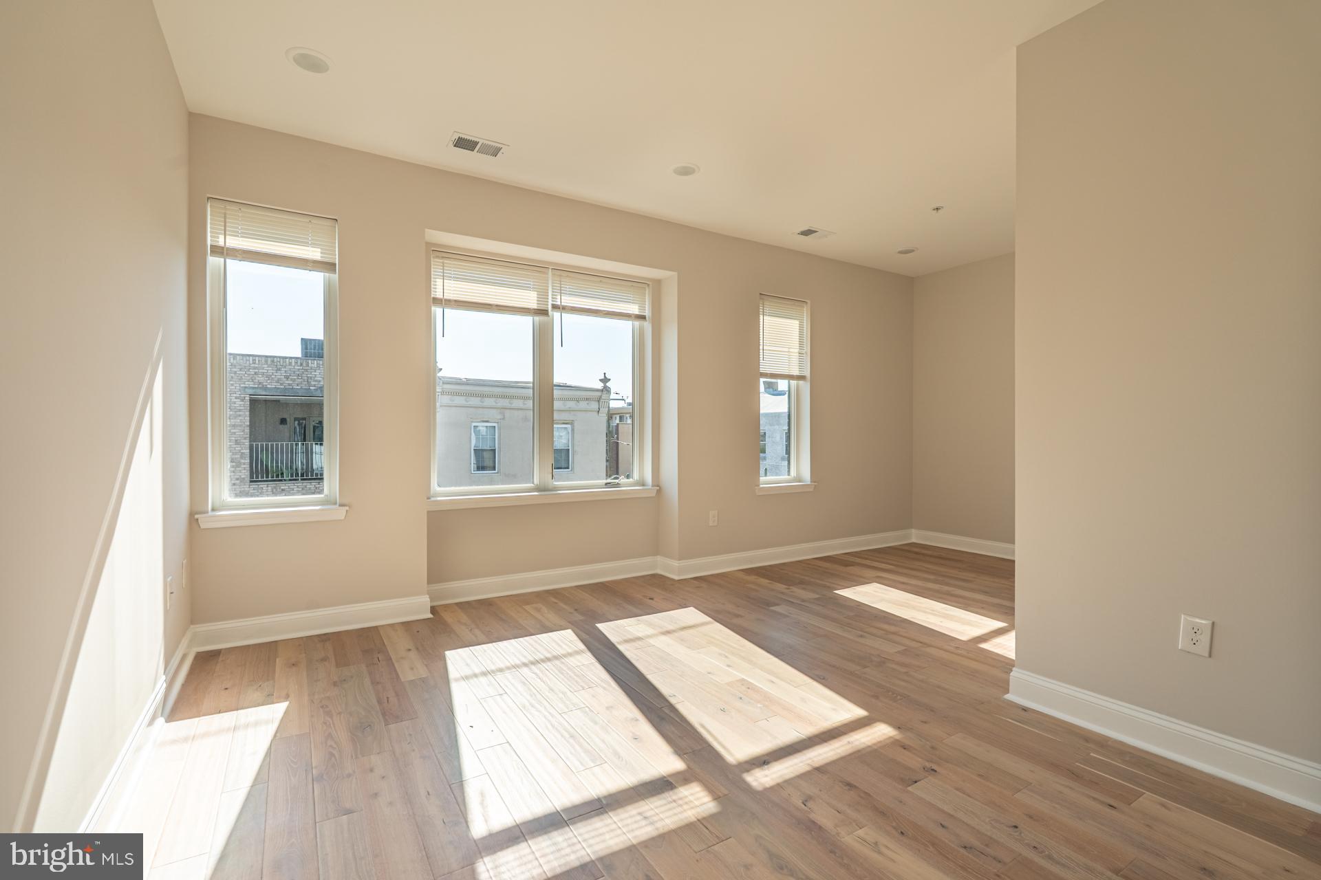 1636 South 2nd Street Philadelphia, PA 19148 - Photo 27 of 39 an empty room with wooden floor and windows