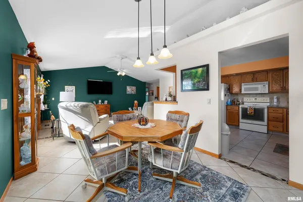 $275,000 | 605 East 13th Ave Court, Coal Valley, IL 61240