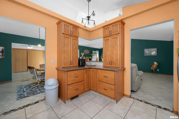 $275,000 | 605 East 13th Ave Court, Coal Valley, IL 61240