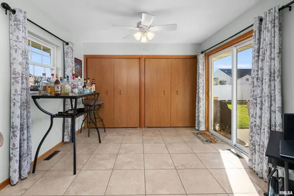 $275,000 | 605 East 13th Ave Court, Coal Valley, IL 61240