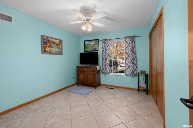 $305,000 | 605 East 13th Ave Court, Coal Valley, IL 61240