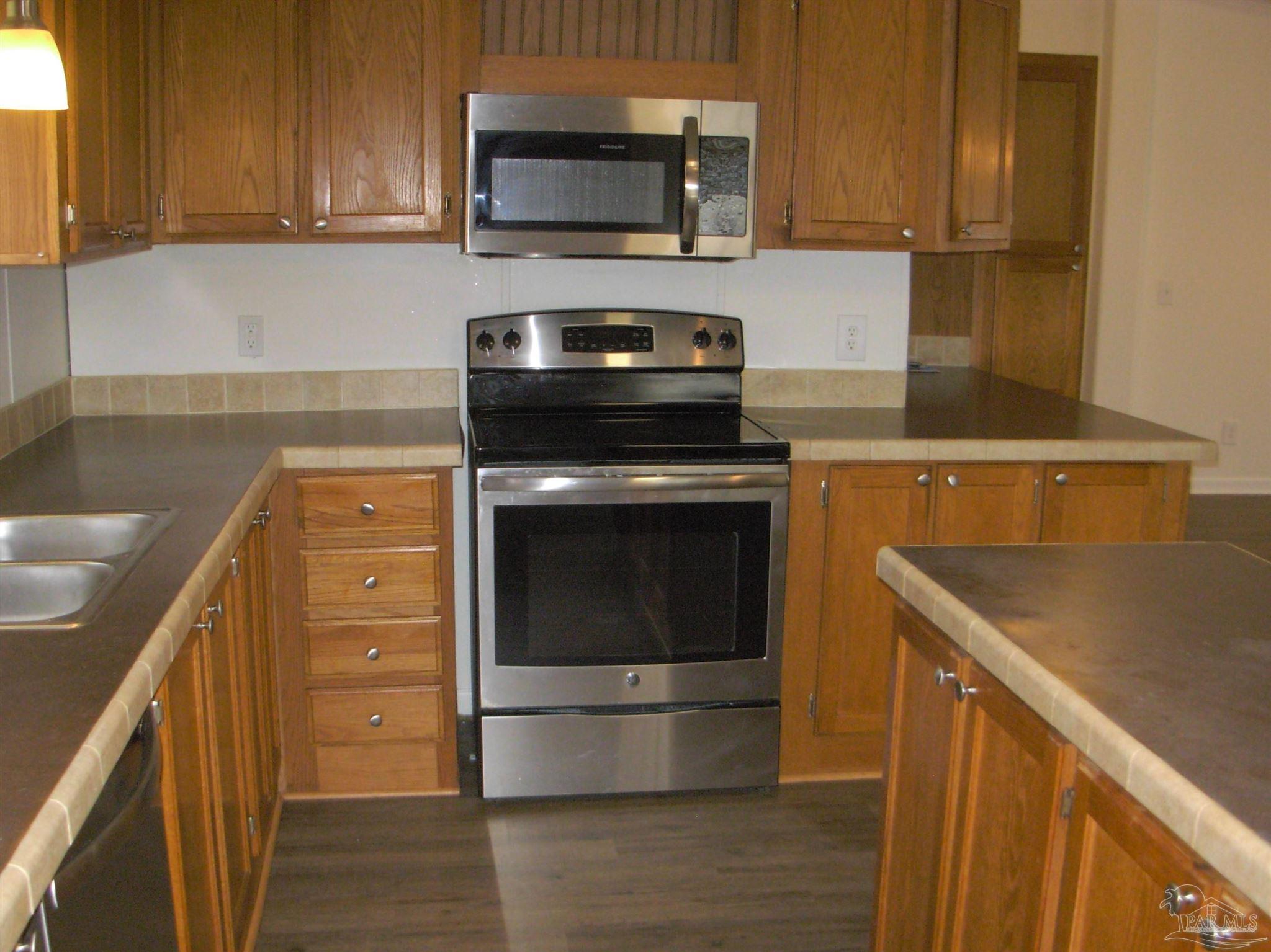 8288 Parker Road Milton, FL 32570 - Photo 10 of 40 Gallery Image 10