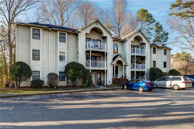 $1,400 | 5934 West Friendly Avenue, Unit K, Greensboro, NC 27410