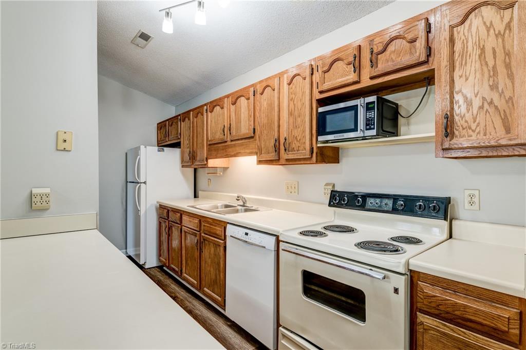 5934 West Friendly Avenue, Unit K Greensboro, NC 27410 - Photo 8 of 23