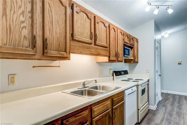 $1,400 | 5934 West Friendly Avenue, Unit K, Greensboro, NC 27410