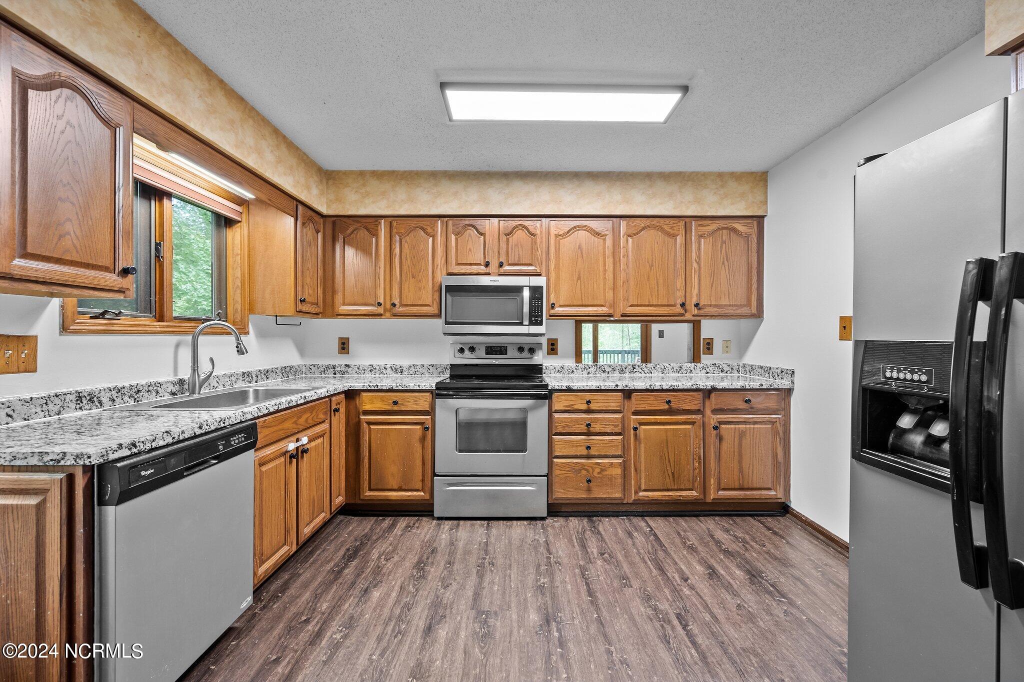 114 Riverbend Road Jacksonville, NC 28540 - Photo 13 of 46 13-web-or-mls-_Z726841