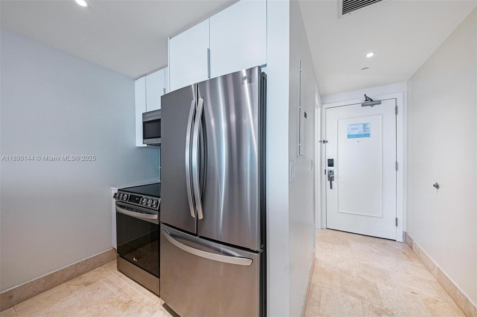 4401 Collins Avenue, Unit 3312 Miami Beach, FL 33140 - Photo 4 of 25