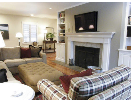 27 Commerford Road Concord, MA 01742 - Photo 3 of 11 Gallery Image 3