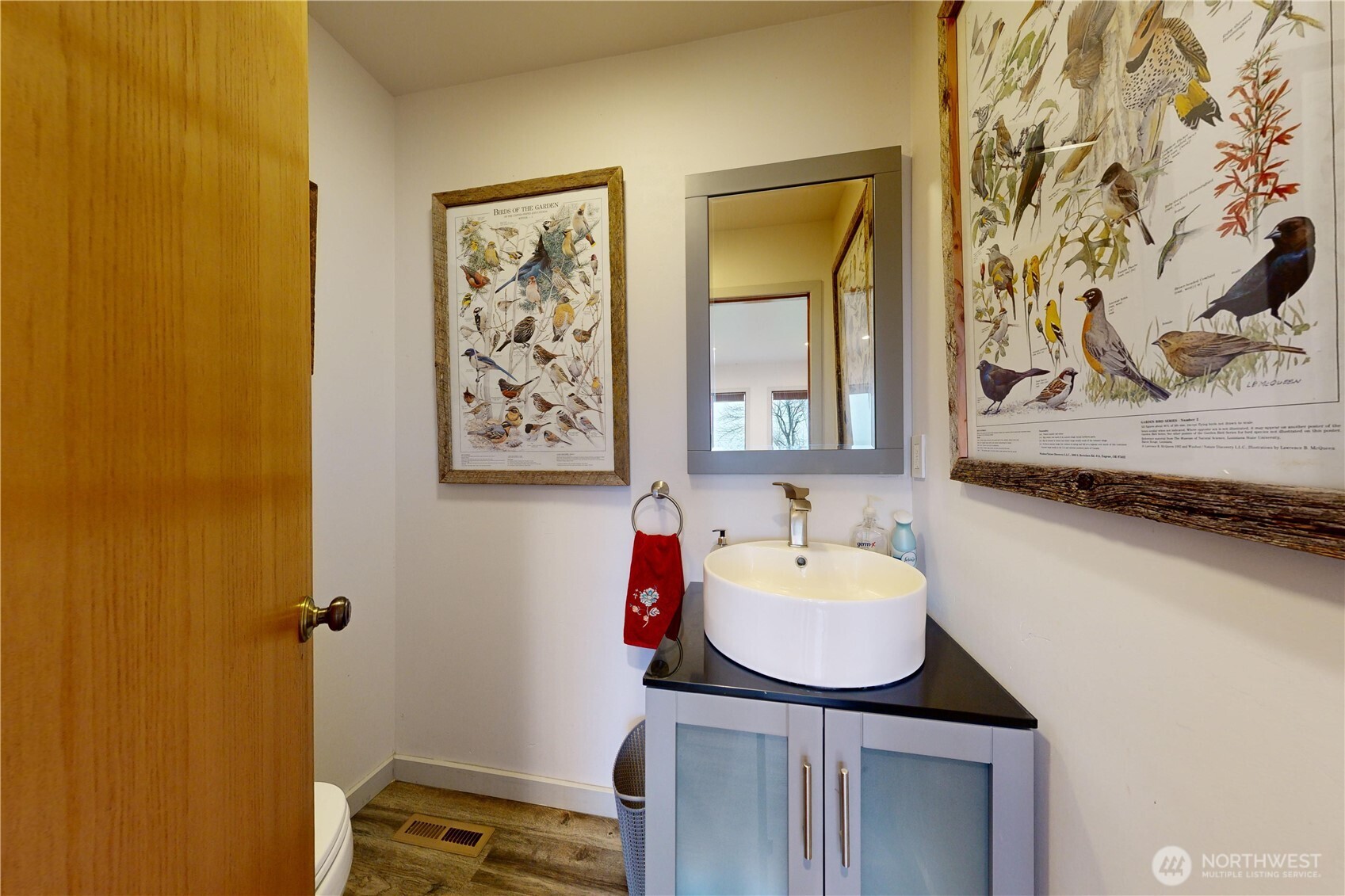 2425 Country Club Road Walla Walla, WA 99362 - Photo 21 of 39 a bathroom with a sink and a mirror