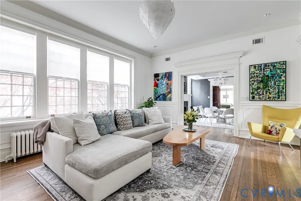 a view of entryway with a front door