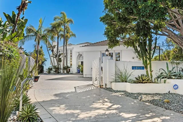 a view of a house with a yard and plant
