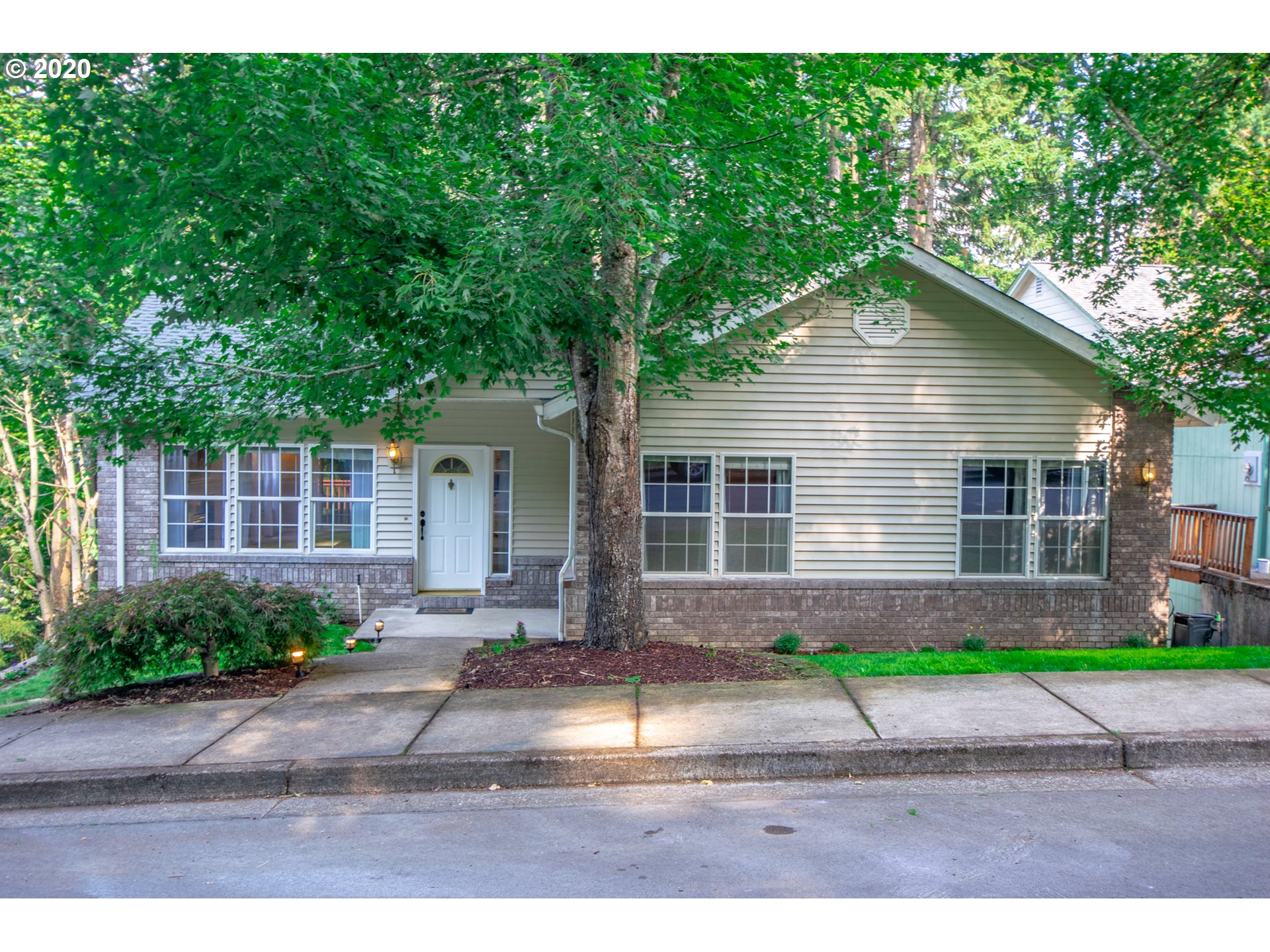 752 South 73rd Street Springfield, OR 97478 - Photo 1 of 30