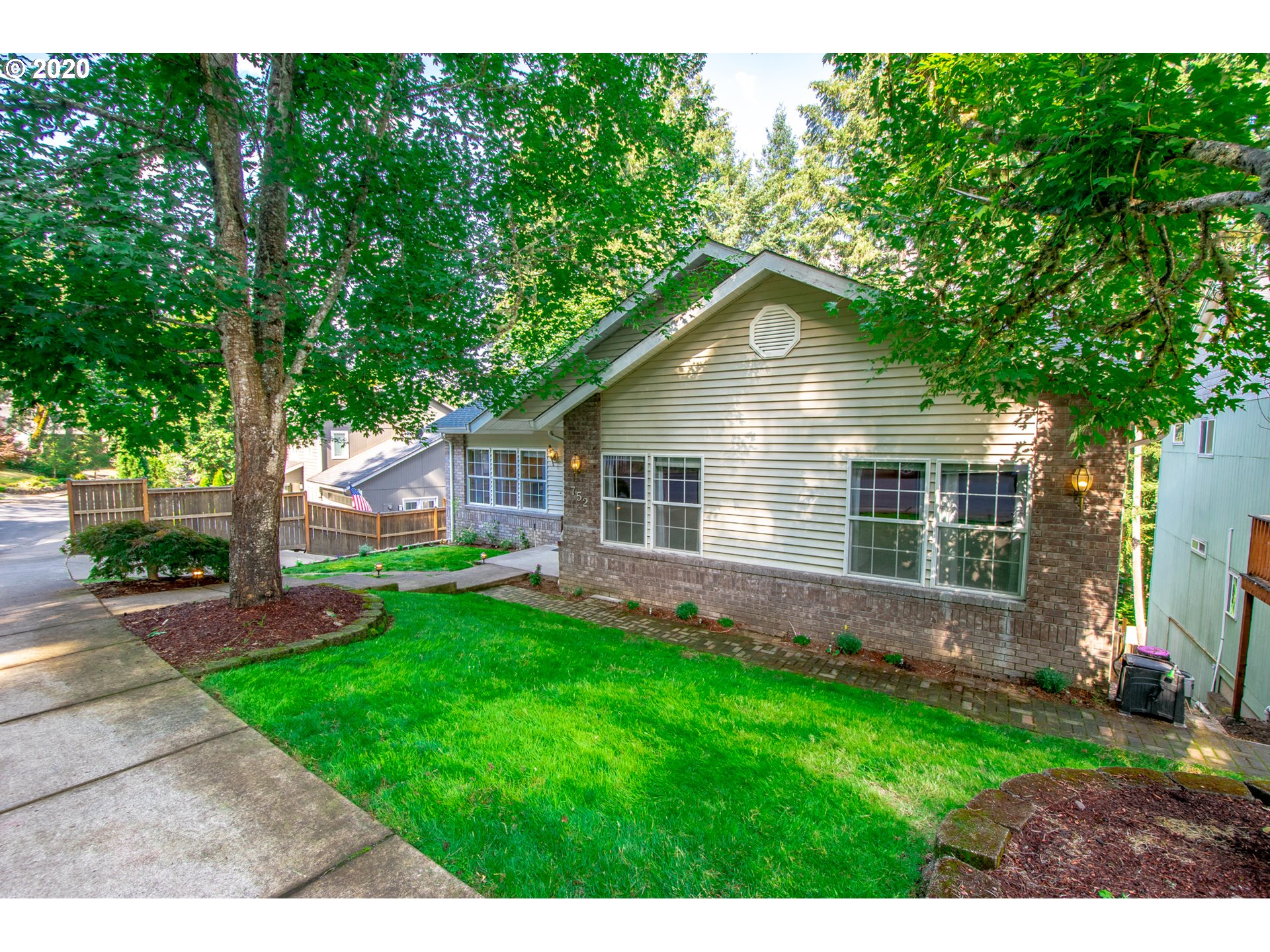 752 South 73rd Street Springfield, OR 97478 - Photo 3 of 30