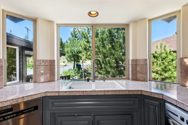 $1,850,000 | 12391 Stockholm Way, Truckee, CA 96161