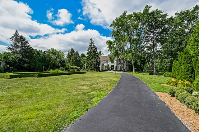 $1,499,000 | 540 Ridgemoor Drive, Willowbrook, IL 60527