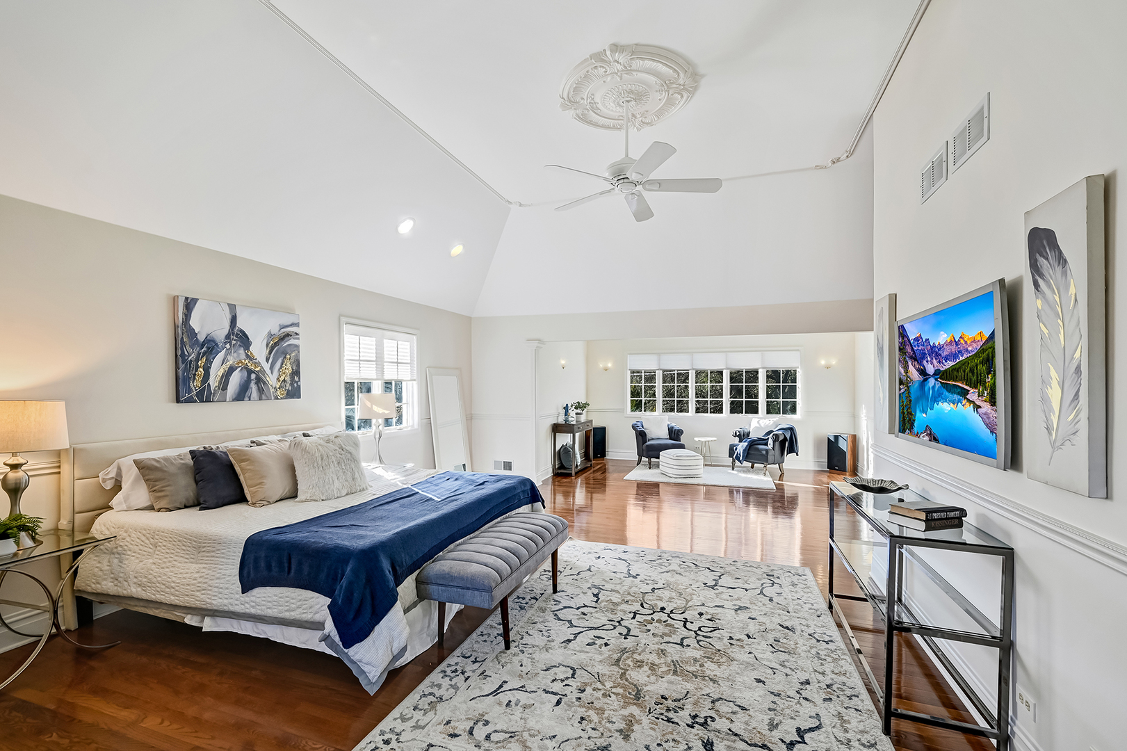 540 Ridgemoor Drive Willowbrook, IL 60527 - Photo 20 of 62 a living room with furniture and a flat screen tv