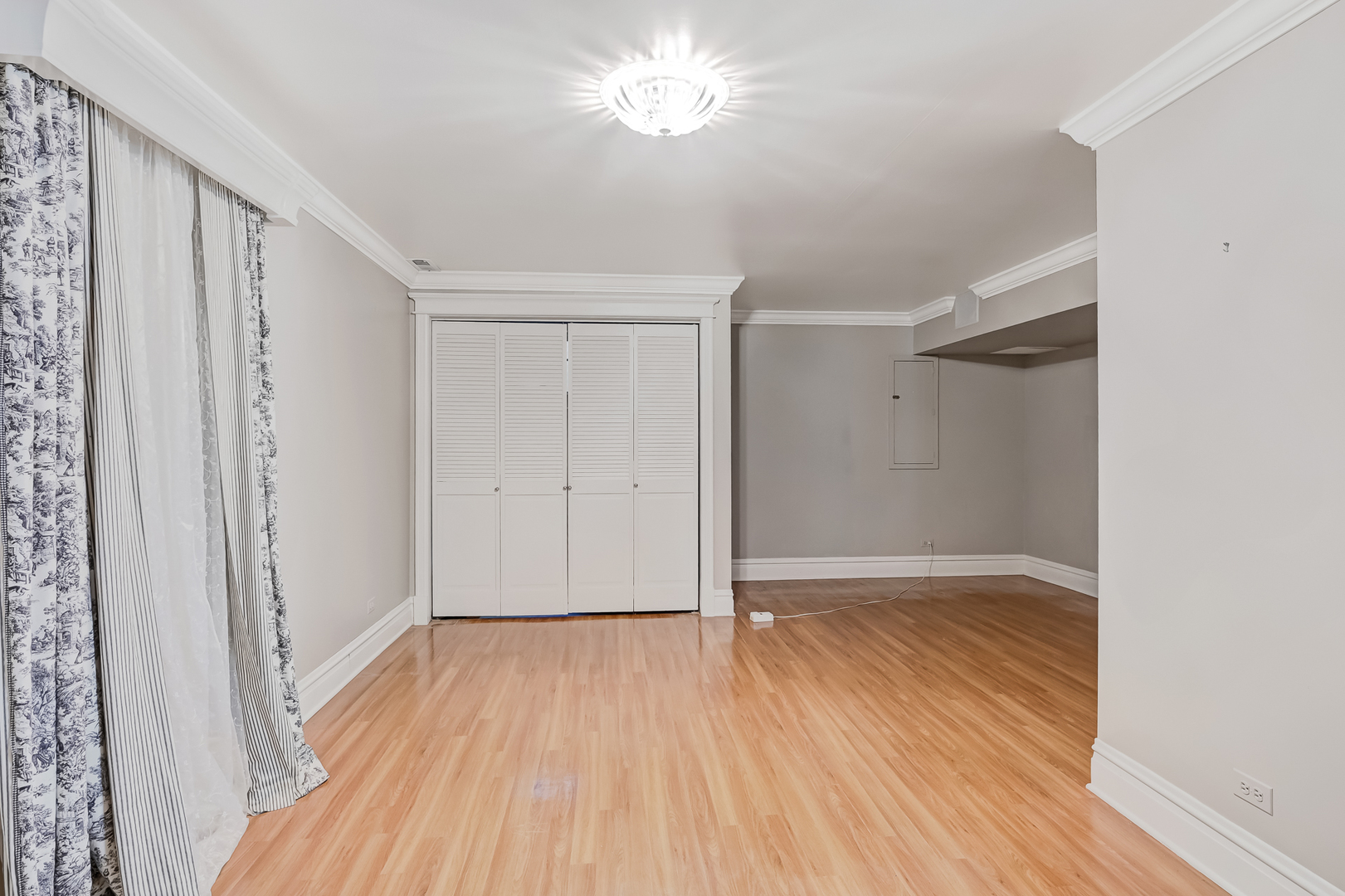 540 Ridgemoor Drive Willowbrook, IL 60527 - Photo 32 of 62 a view of empty room with wooden floor and fan