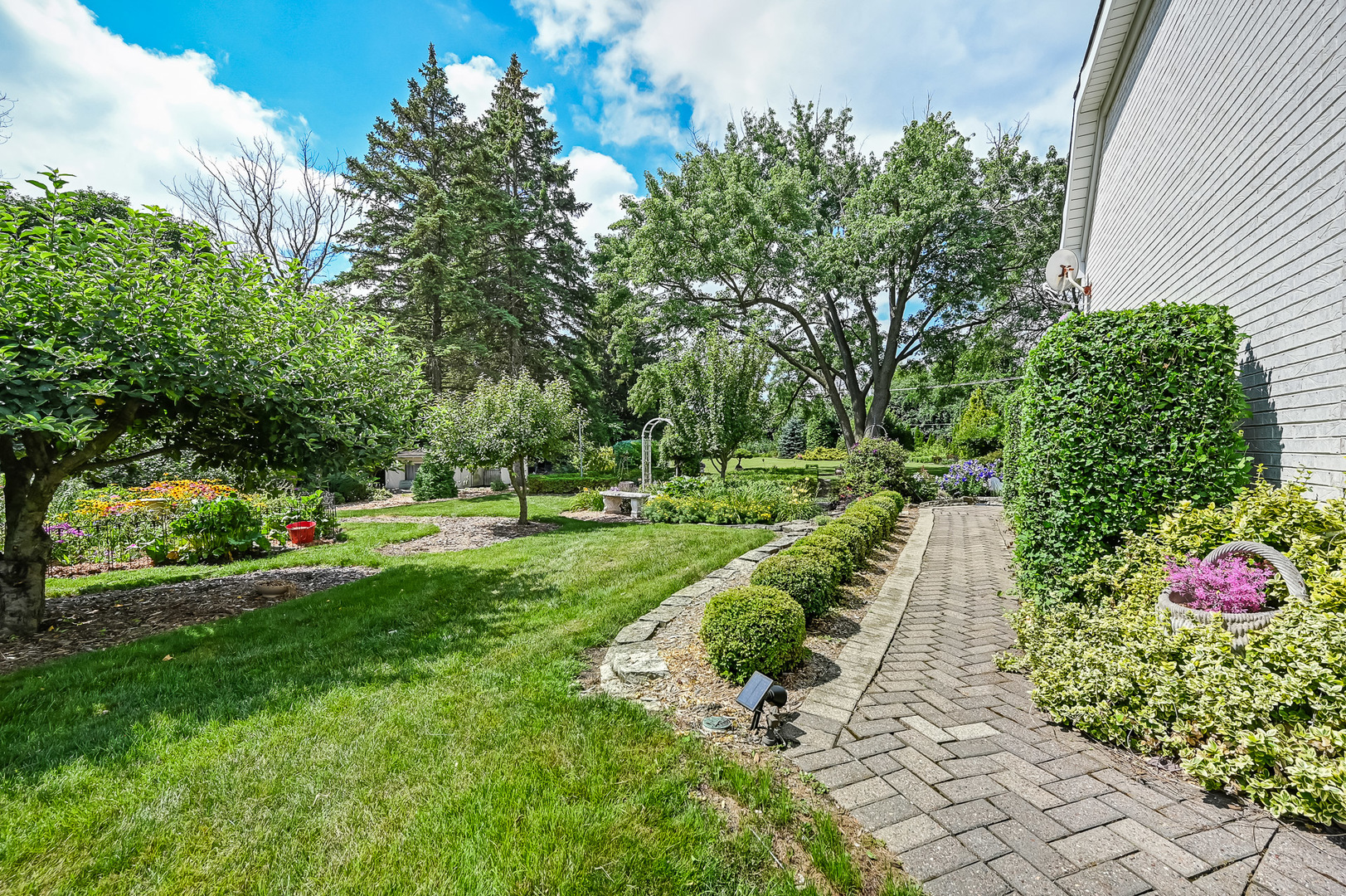 540 Ridgemoor Drive Willowbrook, IL 60527 - Photo 40 of 62 a view of garden with flowers and trees