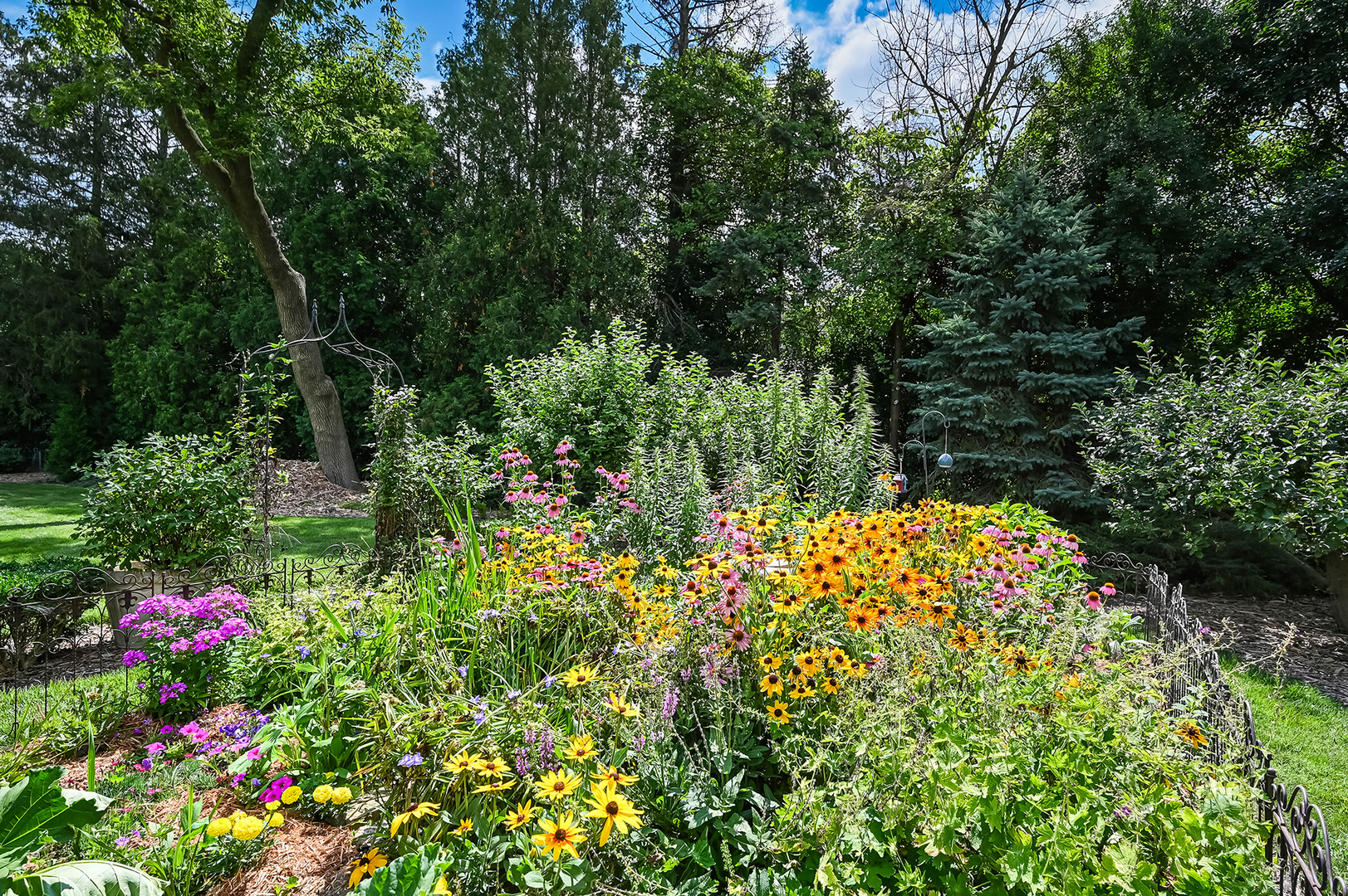 540 Ridgemoor Drive Willowbrook, IL 60527 - Photo 41 of 62 a view of statue in the garden