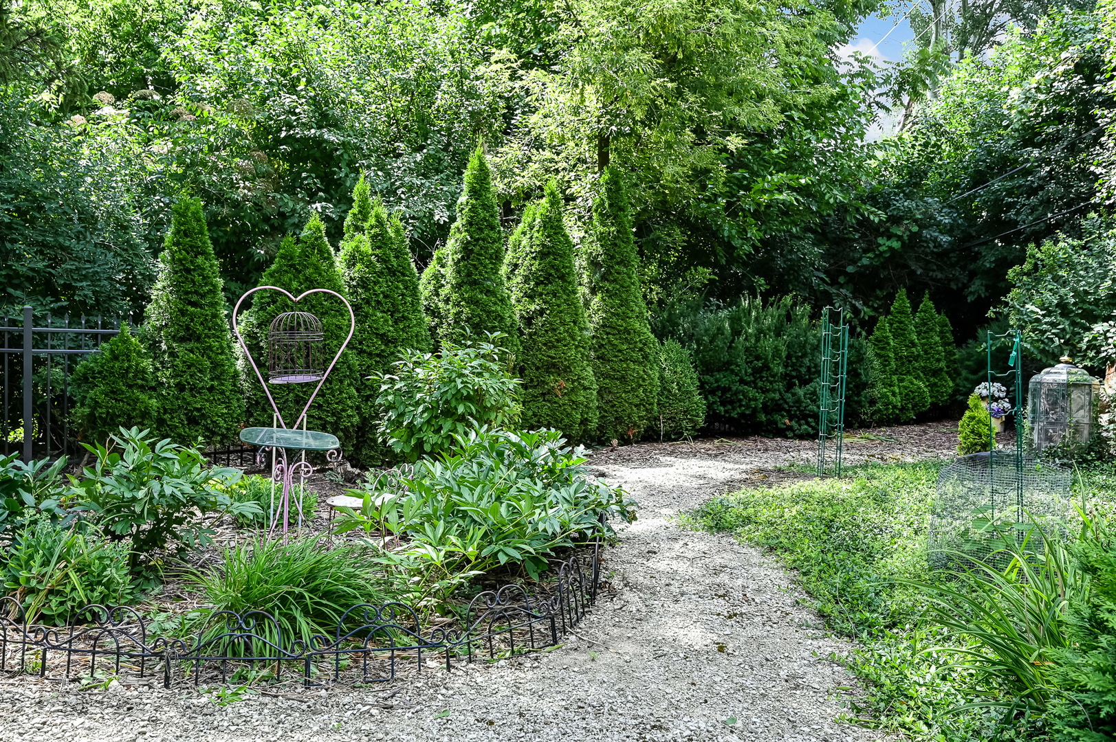 540 Ridgemoor Drive Willowbrook, IL 60527 - Photo 45 of 62 a backyard of a house with lots of green space