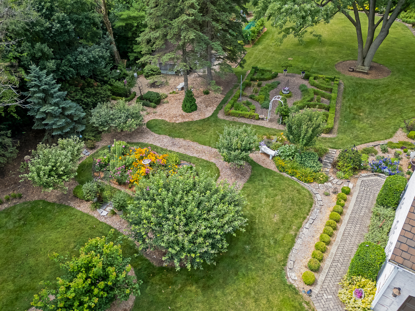 540 Ridgemoor Drive Willowbrook, IL 60527 - Photo 52 of 62 a view of a garden with an outdoor space