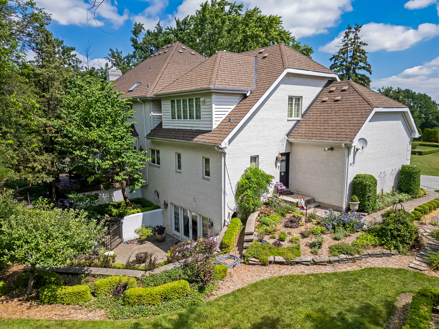 540 Ridgemoor Drive Willowbrook, IL 60527 - Photo 56 of 62 a aerial view of a house with a yard