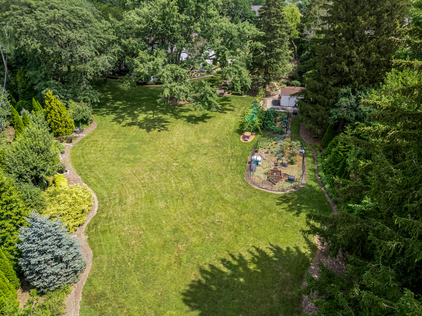 540 Ridgemoor Drive Willowbrook, IL 60527 - Photo 57 of 62 a bathroom with a yard