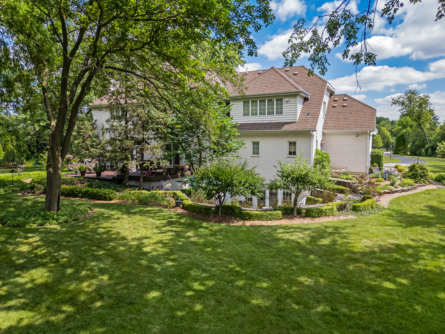540 Ridgemoor Drive Willowbrook, IL 60527 - Photo 58 of 62 a front view of house with yard and green space