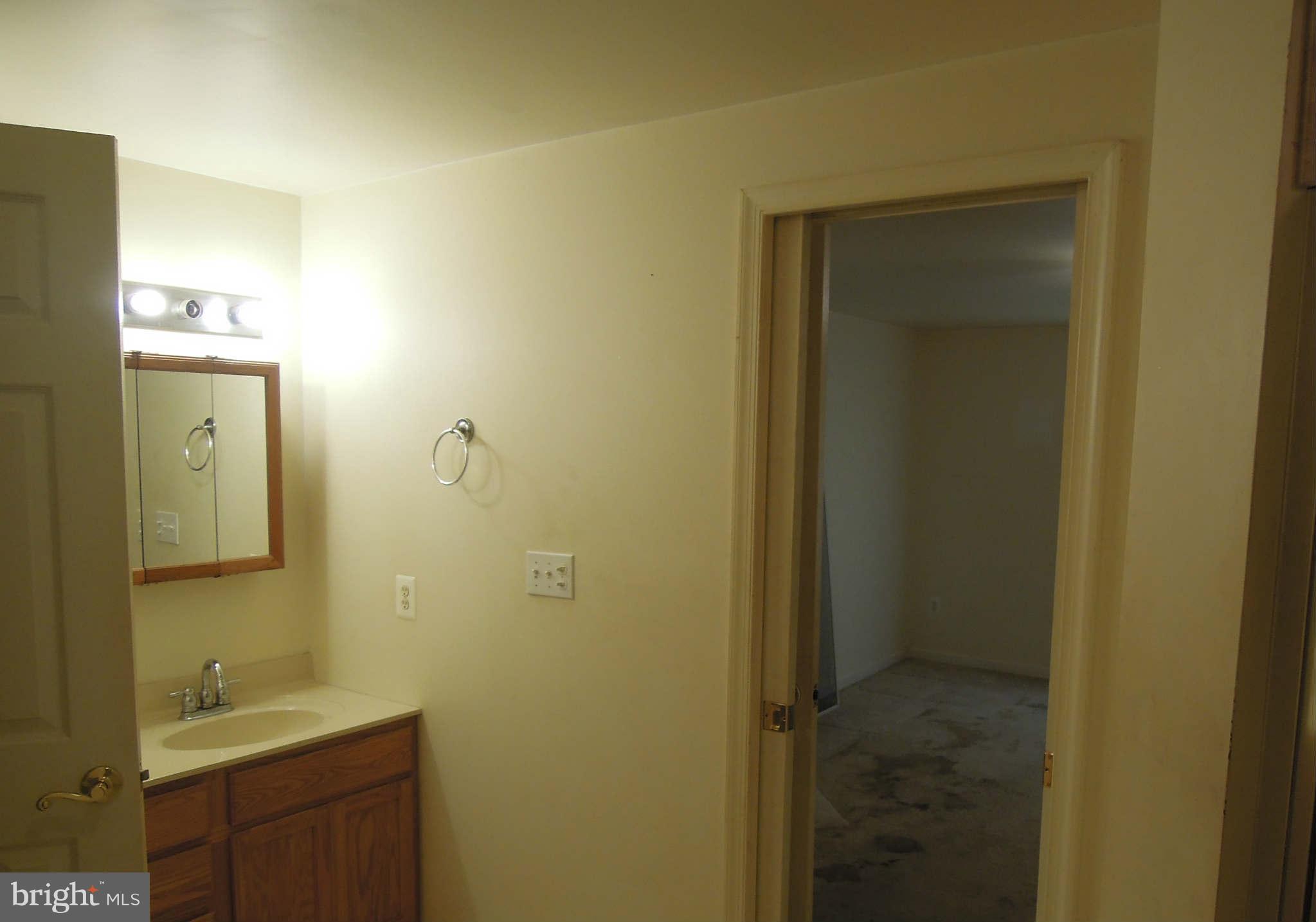 260 Shirley Road Summit Point, WV 25446 - Photo 14 of 21 Bath