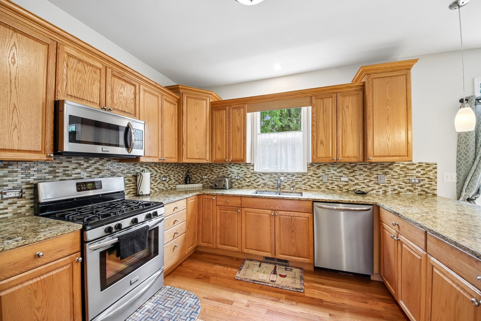 5105 West Flanders Road McHenry, IL 60050 - Photo 13 of 41