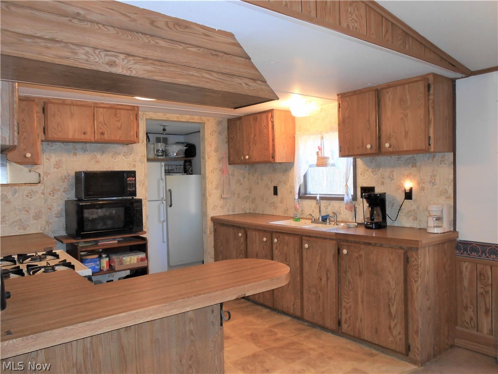 5040 Risher Road Leavittsburg, OH 44430 - Photo 4 of 30