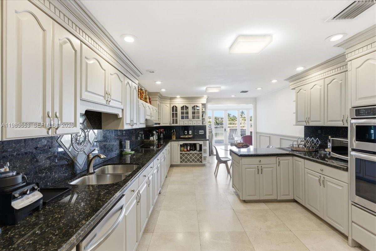1249 Biscaya Drive Surfside, FL 33154 - Photo 21 of 88