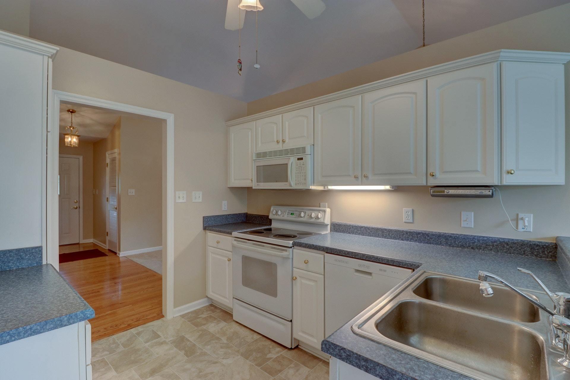 3613 Carson Road Roanoke, VA 24012 - Photo 12 of 41 012-285358-IMG_5268_69_70_71_72_6811774