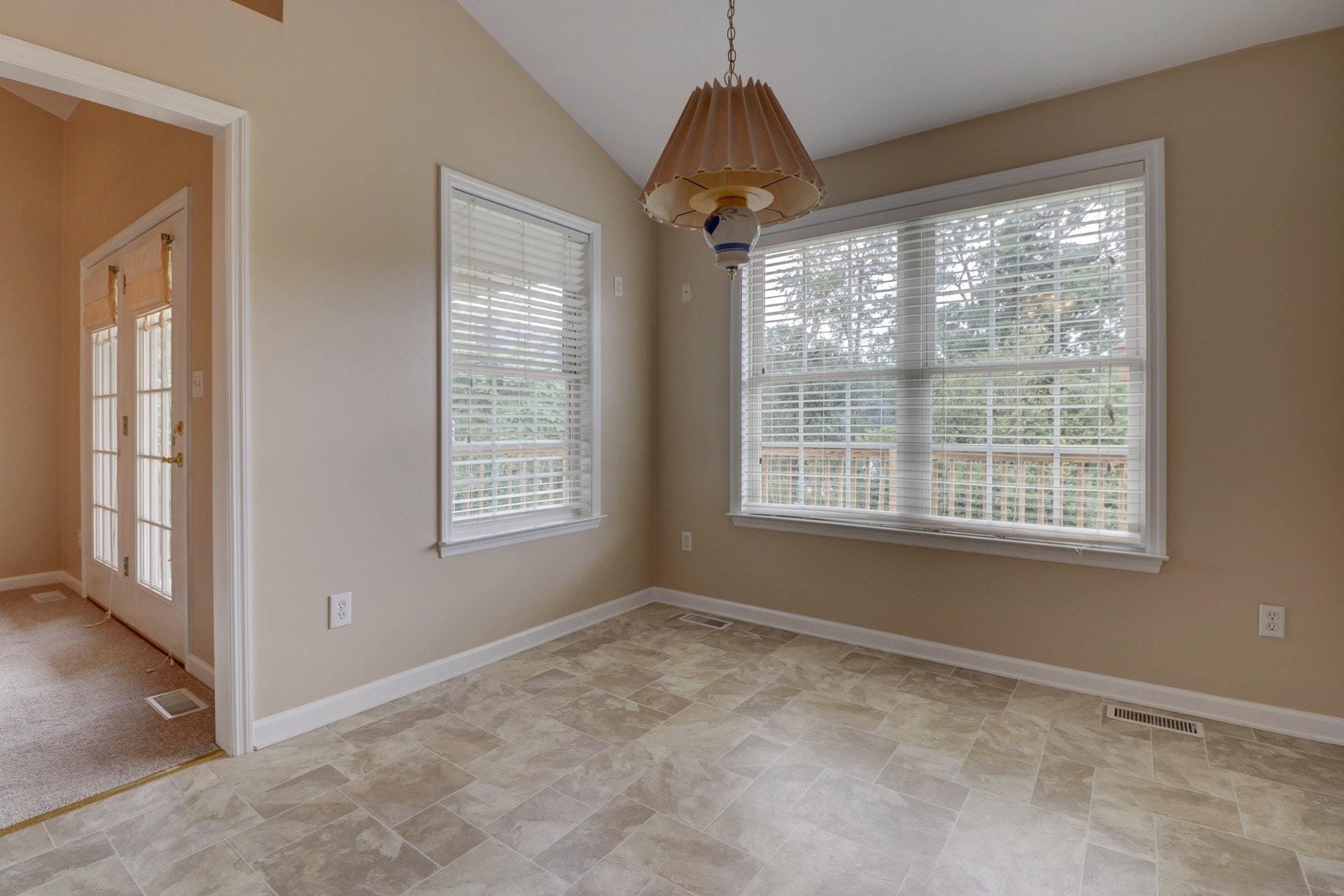 3613 Carson Road Roanoke, VA 24012 - Photo 10 of 41 010-285358-IMG_5253_4_5_6_7_6811772