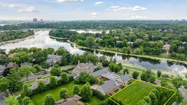 $1,995,000 | 2501 Lake Of The Isles Parkway East, Minneapolis, MN 55405