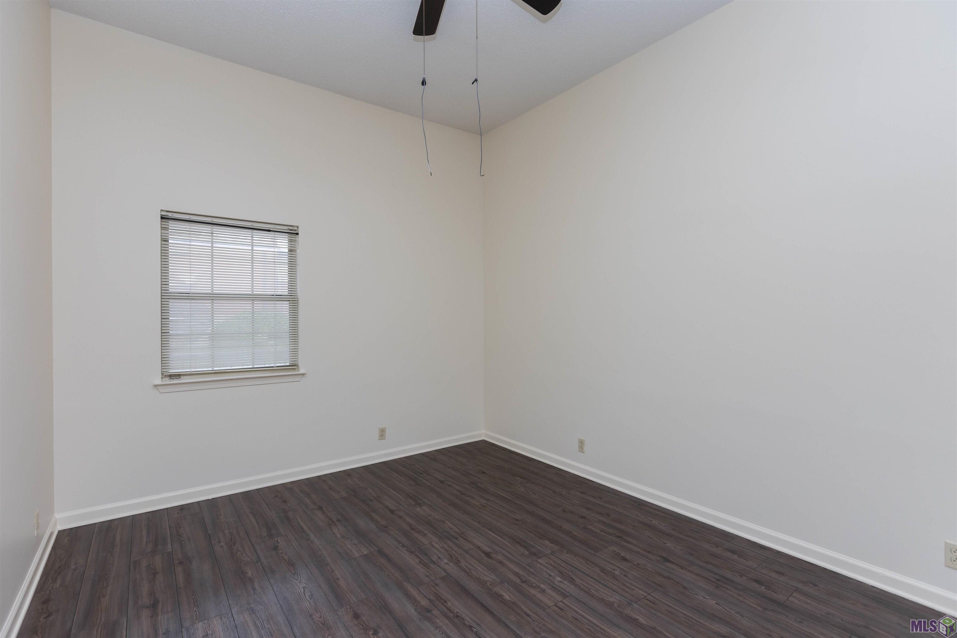 141 East Boyd Drive, Unit 211 Baton Rouge, LA 70808 - Photo 16 of 23 Guest Bedroom