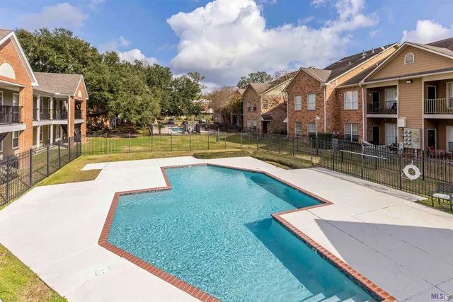 $190,000 | 141 East Boyd Drive, Unit 211, Baton Rouge, LA 70808