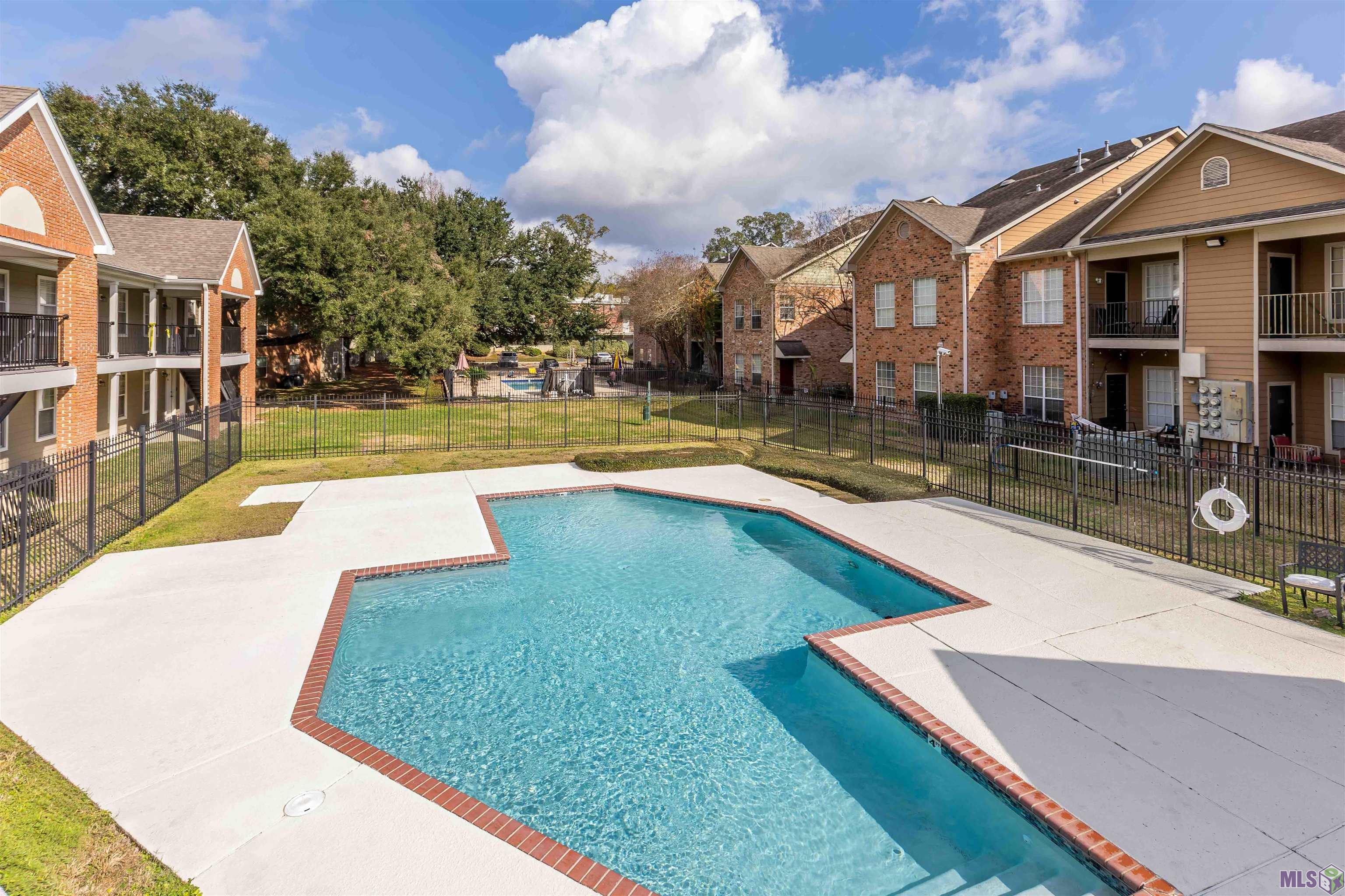 141 East Boyd Drive, Unit 211 Baton Rouge, LA 70808 - Photo 21 of 23 Swimming Pool