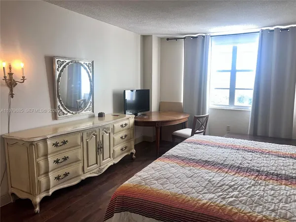 $2,300 | 2801 Northeast 183rd Street, Unit 507W, Aventura, FL 33160