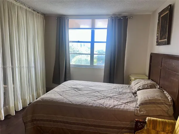 $2,300 | 2801 Northeast 183rd Street, Unit 507W, Aventura, FL 33160