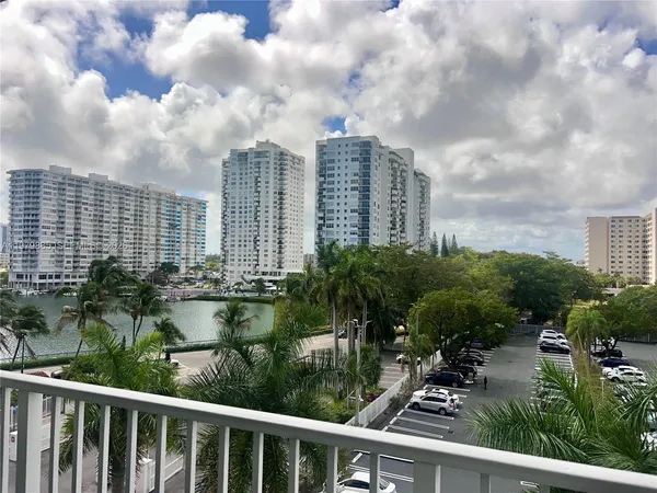 $2,300 | 2801 Northeast 183rd Street, Unit 507W, Aventura, FL 33160