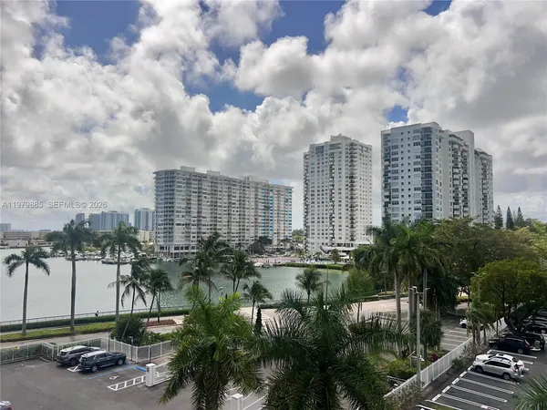 $2,300 | 2801 Northeast 183rd Street, Unit 507W, Aventura, FL 33160