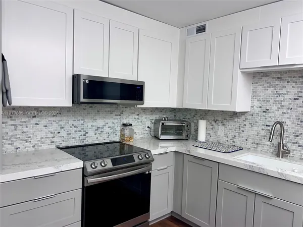 $2,300 | 2801 Northeast 183rd Street, Unit 507W, Aventura, FL 33160