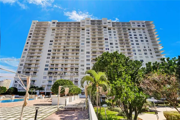 $2,300 | 2801 Northeast 183rd Street, Unit 507W, Aventura, FL 33160