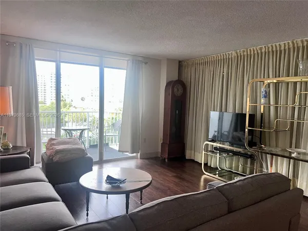 $2,300 | 2801 Northeast 183rd Street, Unit 507W, Aventura, FL 33160