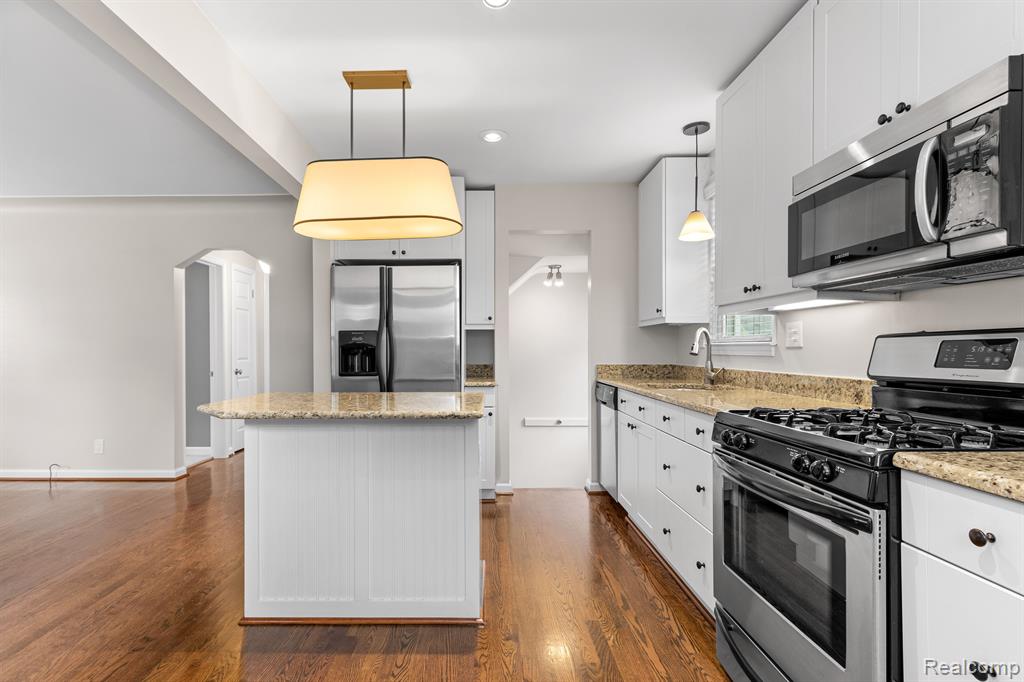 2756 Cumberland Road Berkley, MI 48072 - Photo 5 of 31 Gallery Image 5